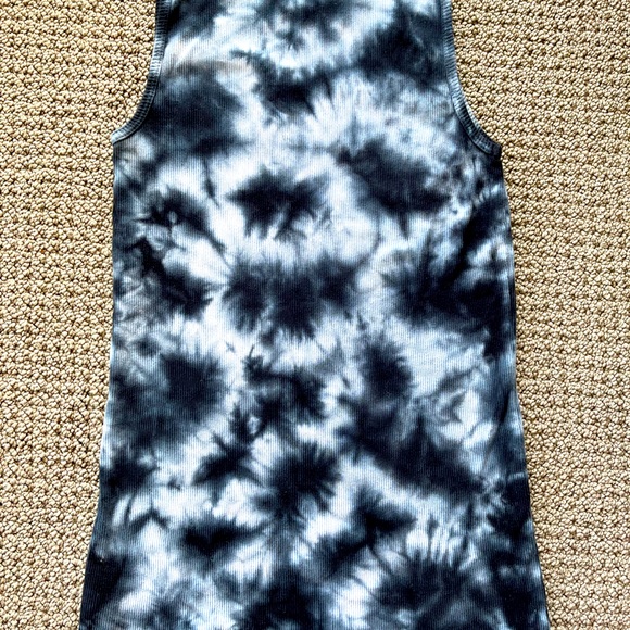 Calvin Klein Women’s Tie Dye Tank Top in Navy White. - Picture 6 of 6